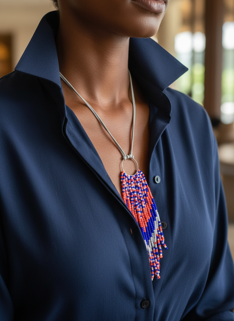 Low neckline necklace, yachting mistress