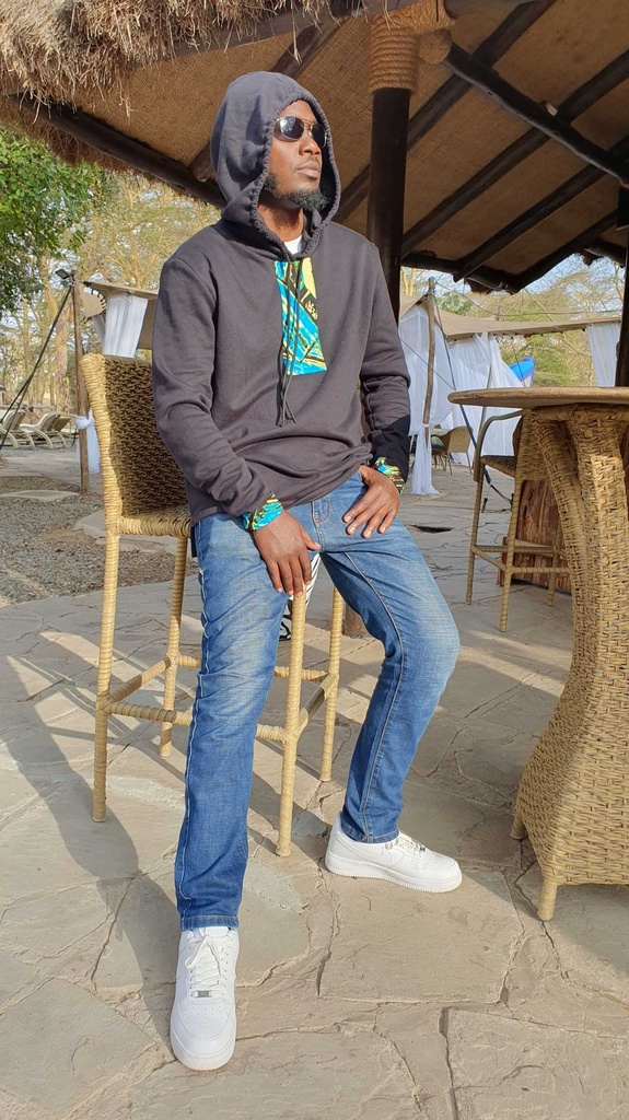 Fleece hoodies with batik detail