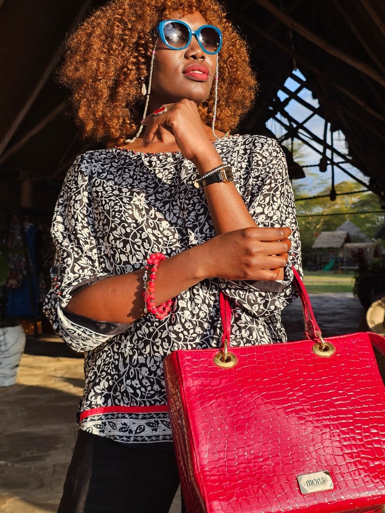 Shell red pin earring