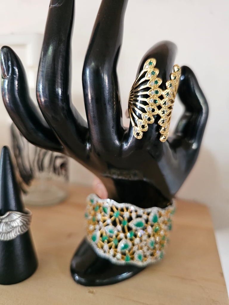 Peacock the ring