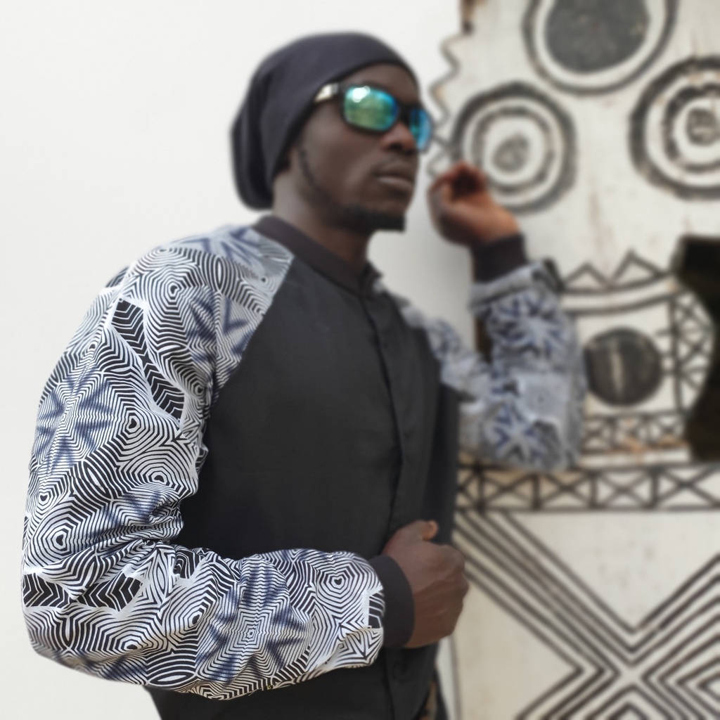 Linen shirt with design sleeves