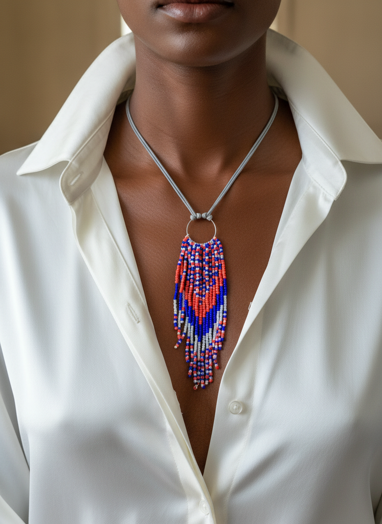 Low neckline necklace, yachting mistress